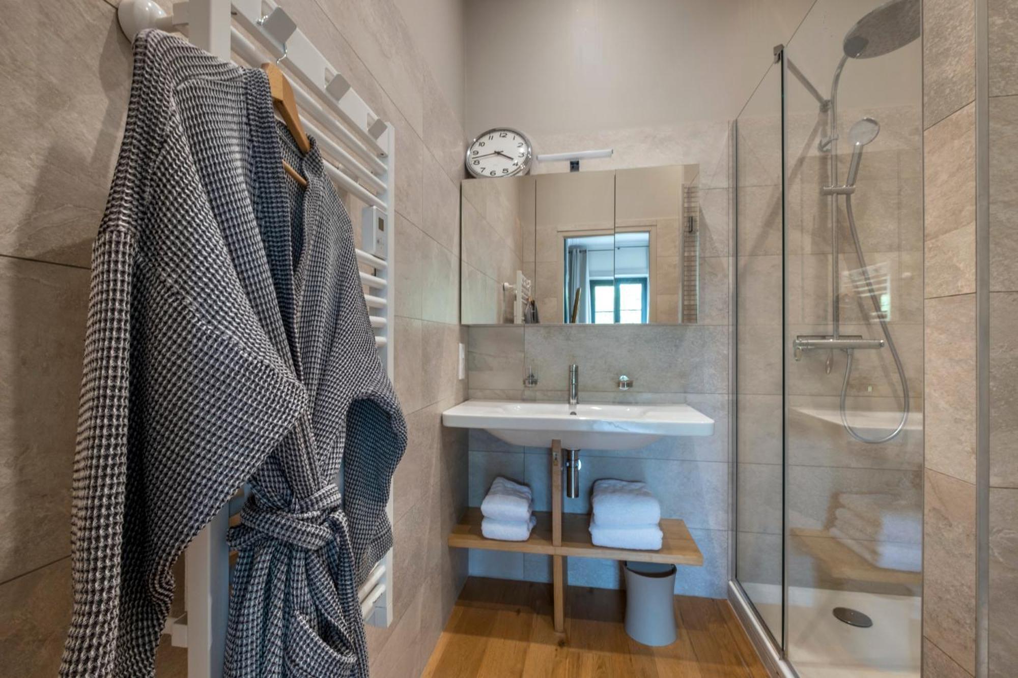 Escale Rochelaise, Gite Urbain Avec Spa Bain Nordique Et Sauna Tonneau ลาโรแชล ภายนอก รูปภาพ